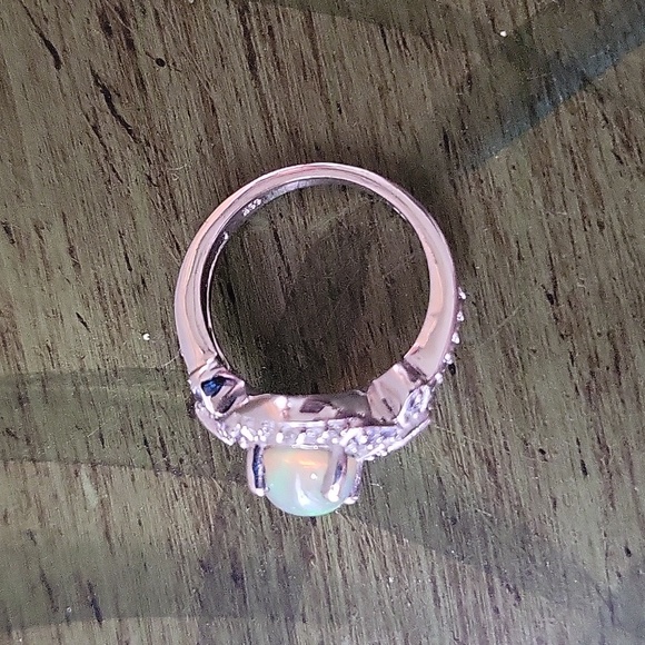 BEAUTIFUL RING - Picture 4 of 7